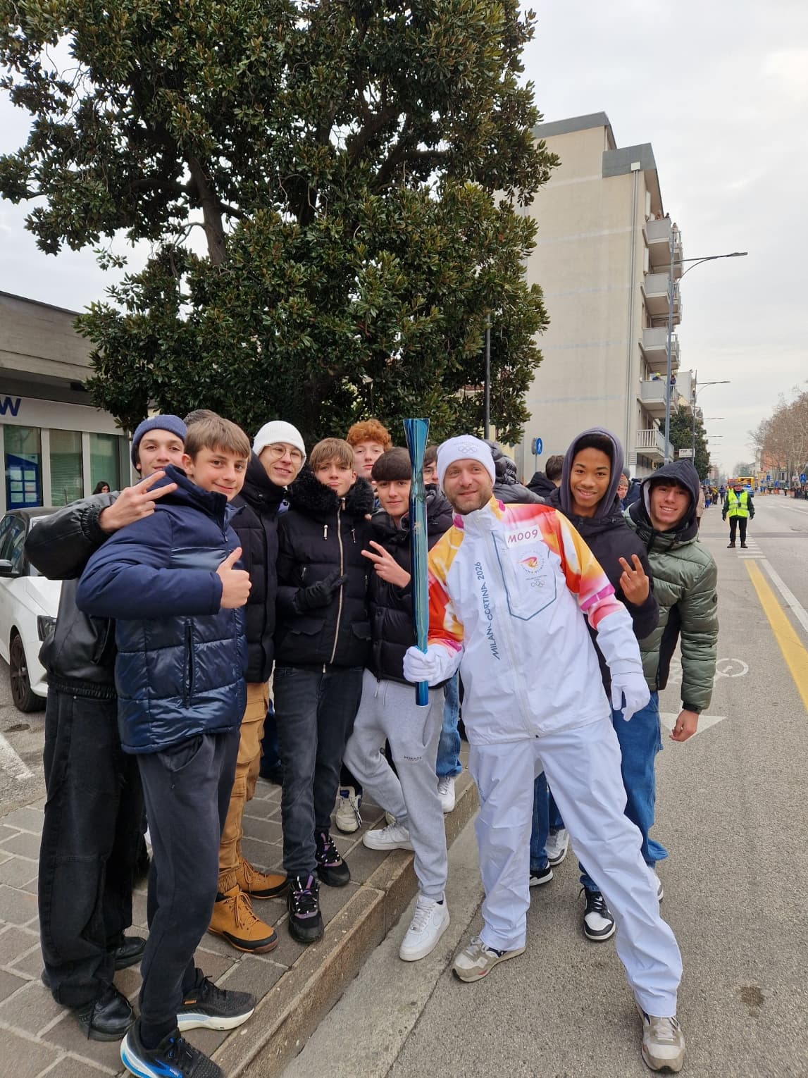 San Donà di Piave riabbraccia lo spirito olimpico: il passaggio della Fiamma al Don Bosco