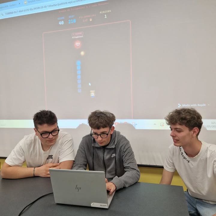 Oggi gli informatici di 3F e dell'IFTS si sono cimentati in un'attività di gr...